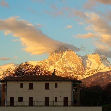 Residence Stella Del Gran Sasso Colledara Exterior foto